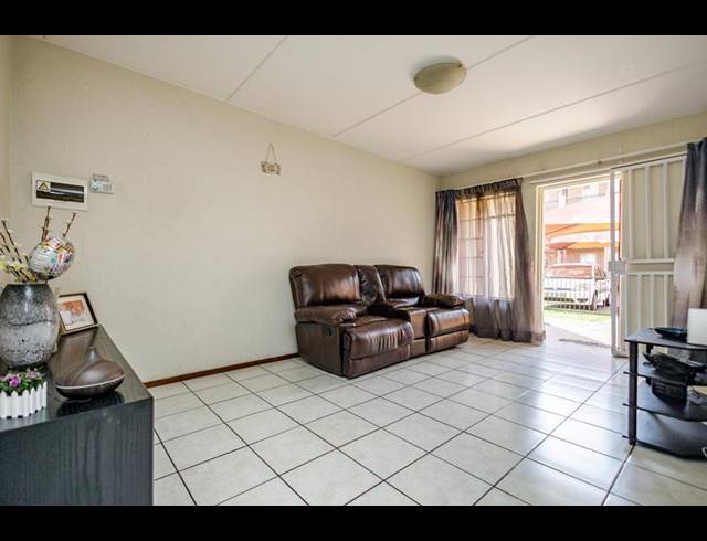 2 BEDROOM COMPLEX FOR SALE IN COMET